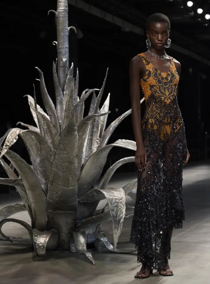 Un look Etro spring-summer 2025 (courtesy Etro)
