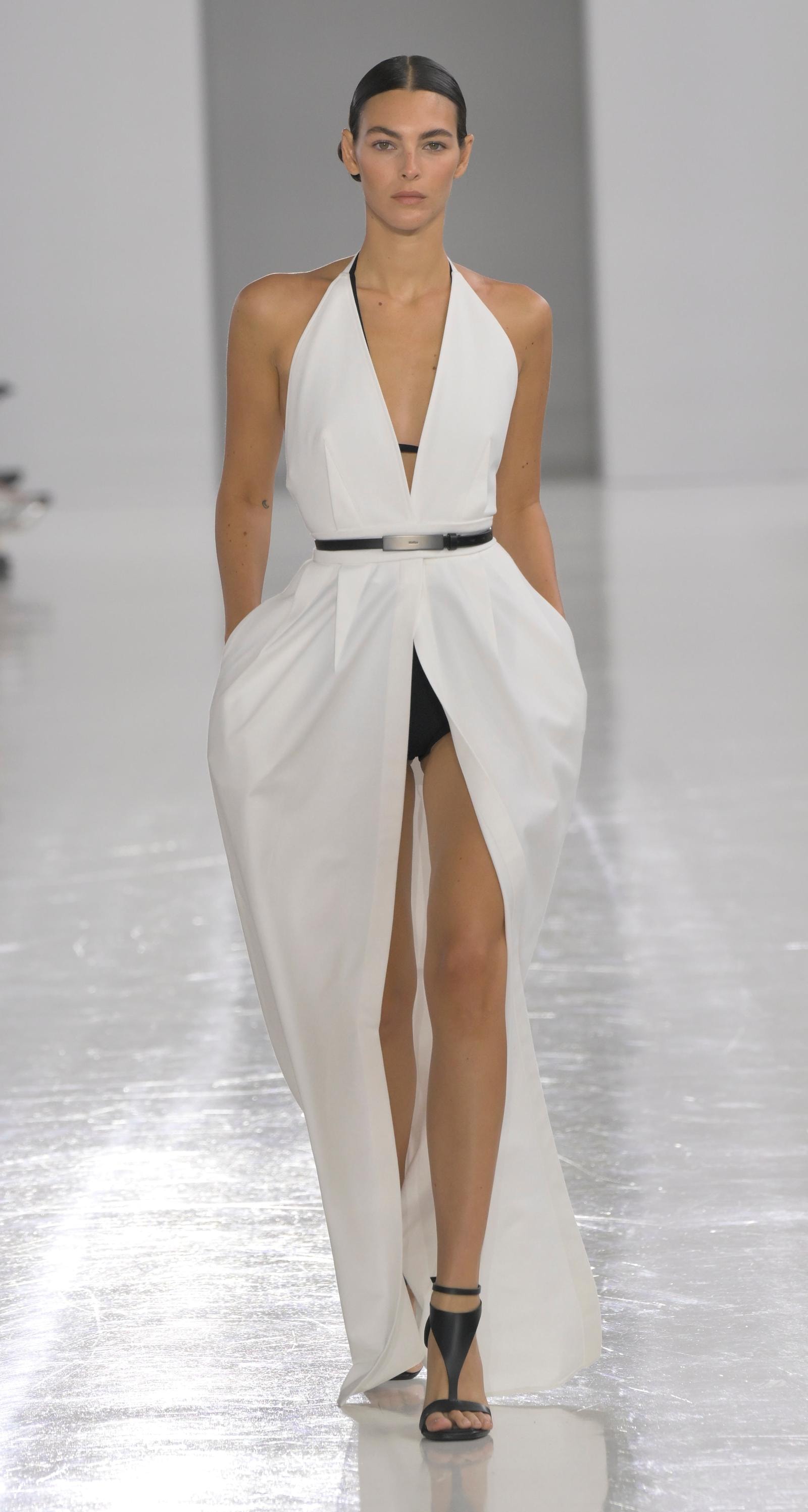 Un look Max Mara spring summer 2025 (ph Francesc Ten/MFF)