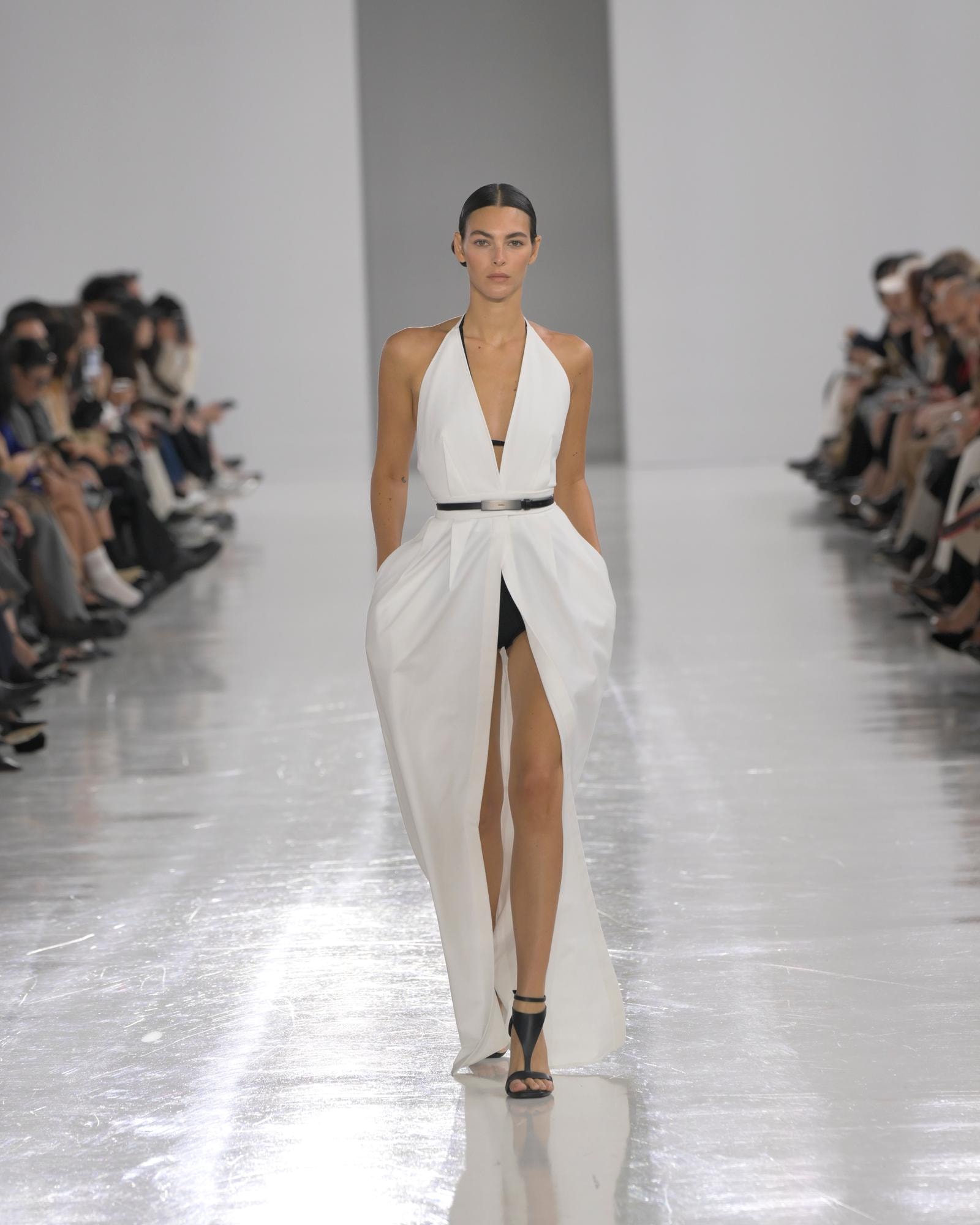 Il minimalismo grafico di Max Mara 