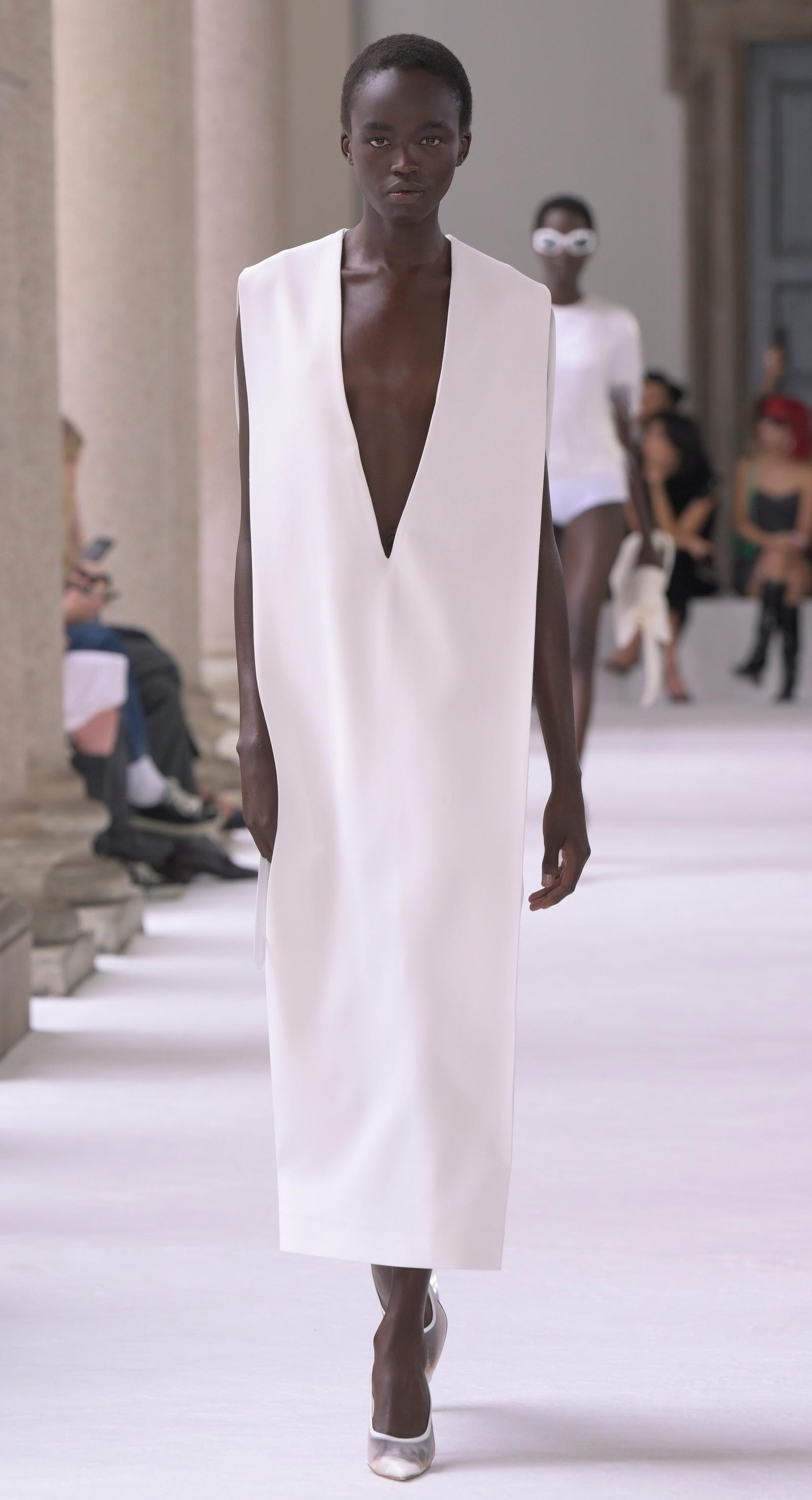 Un look Sportmax spring-summer 2025 (ph. Francesc Ten/MFF)