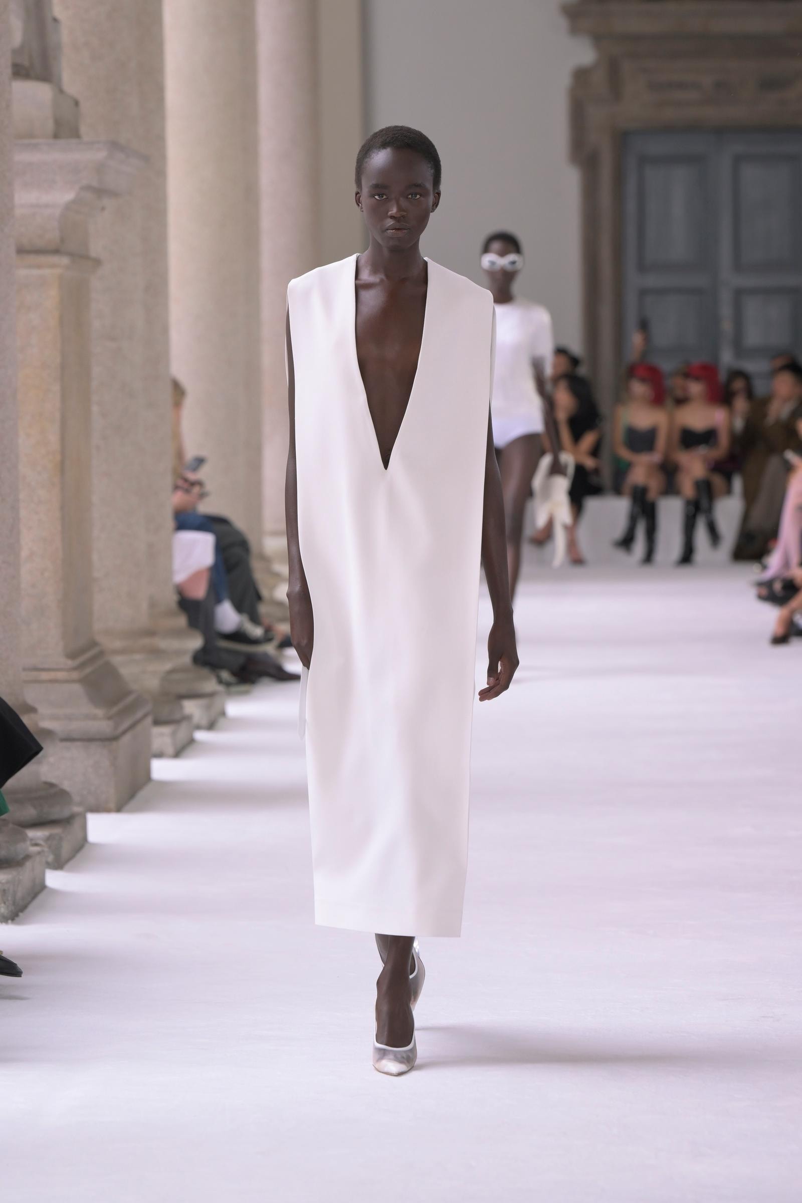 Un look Sportmax spring-summer 2025 (ph. Francesc Ten/MFF)