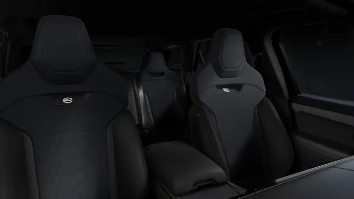 Range Rover Sport SV. L’eleganza celestiale ridefinita in 5 pezzi unici