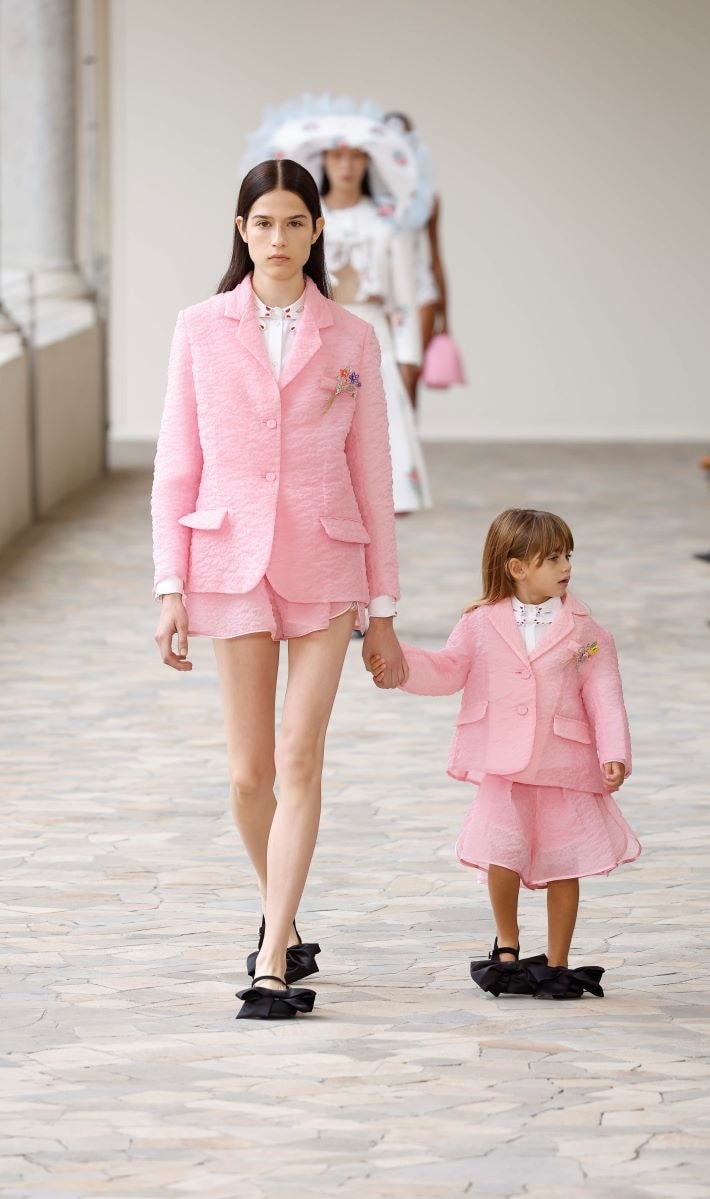 Un look Vivetta spring-summer 2025 (ph Francesc Ten/MFF)