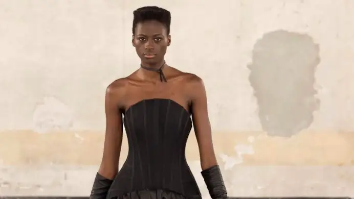 Una carrellata di outfit Elisabetta Franchi s-s 25 (courtesy Elisabetta Franchi)