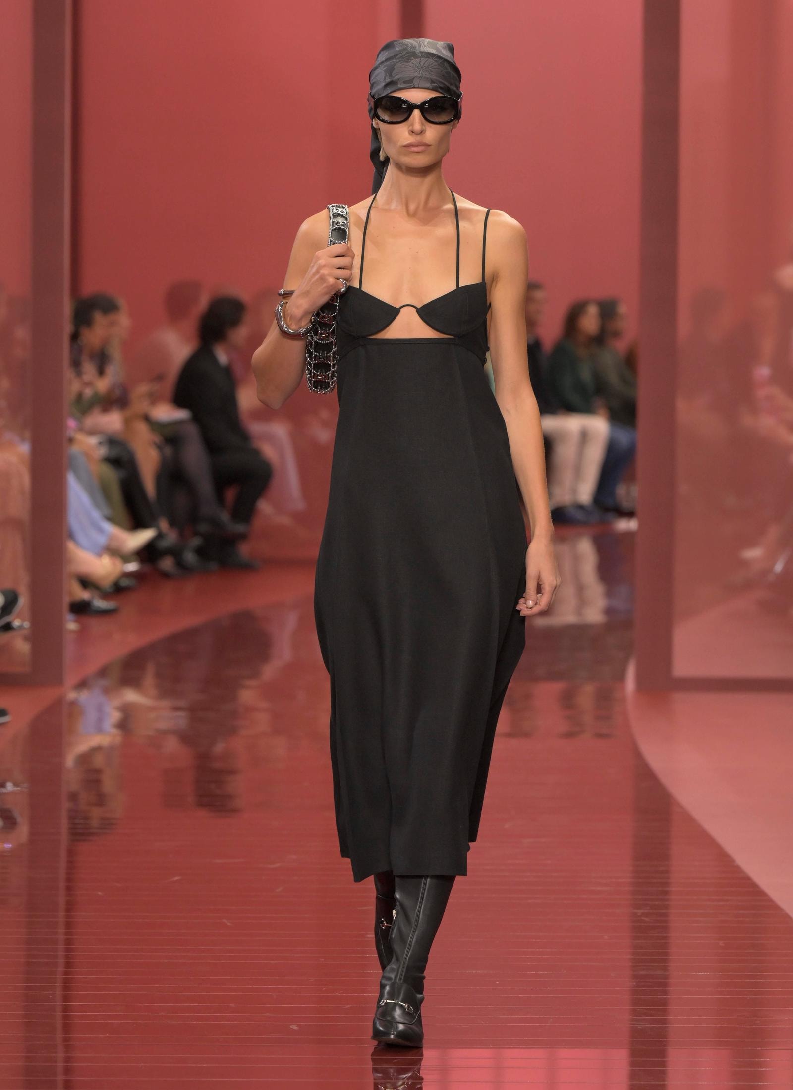 Un look Gucci spring-summer 2025 (ph Francesc Ten/MFF)