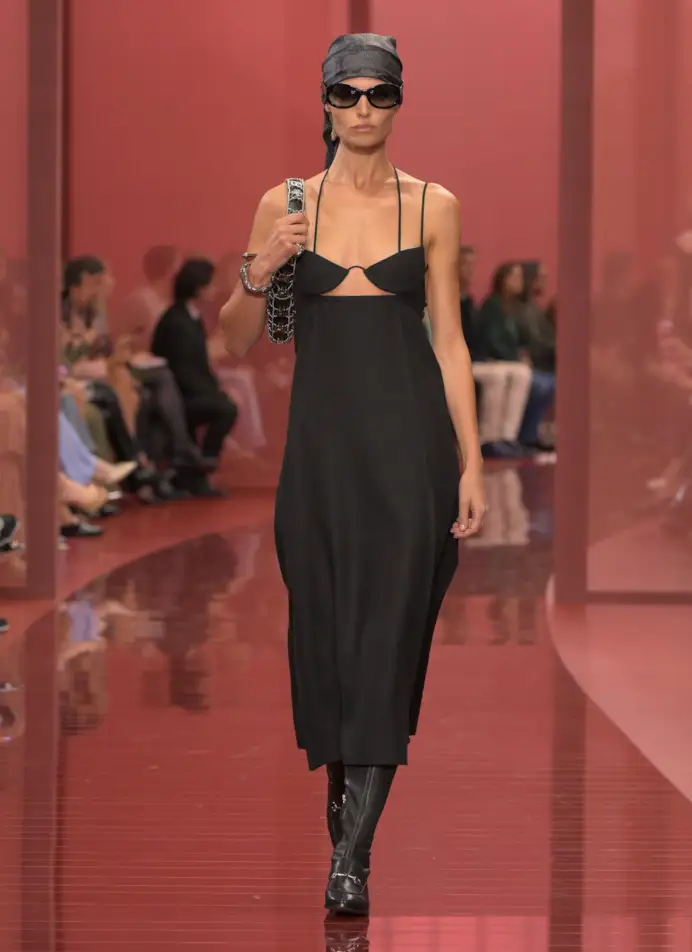 Un look Gucci spring-summer 2025 (ph Francesc Ten/MFF)