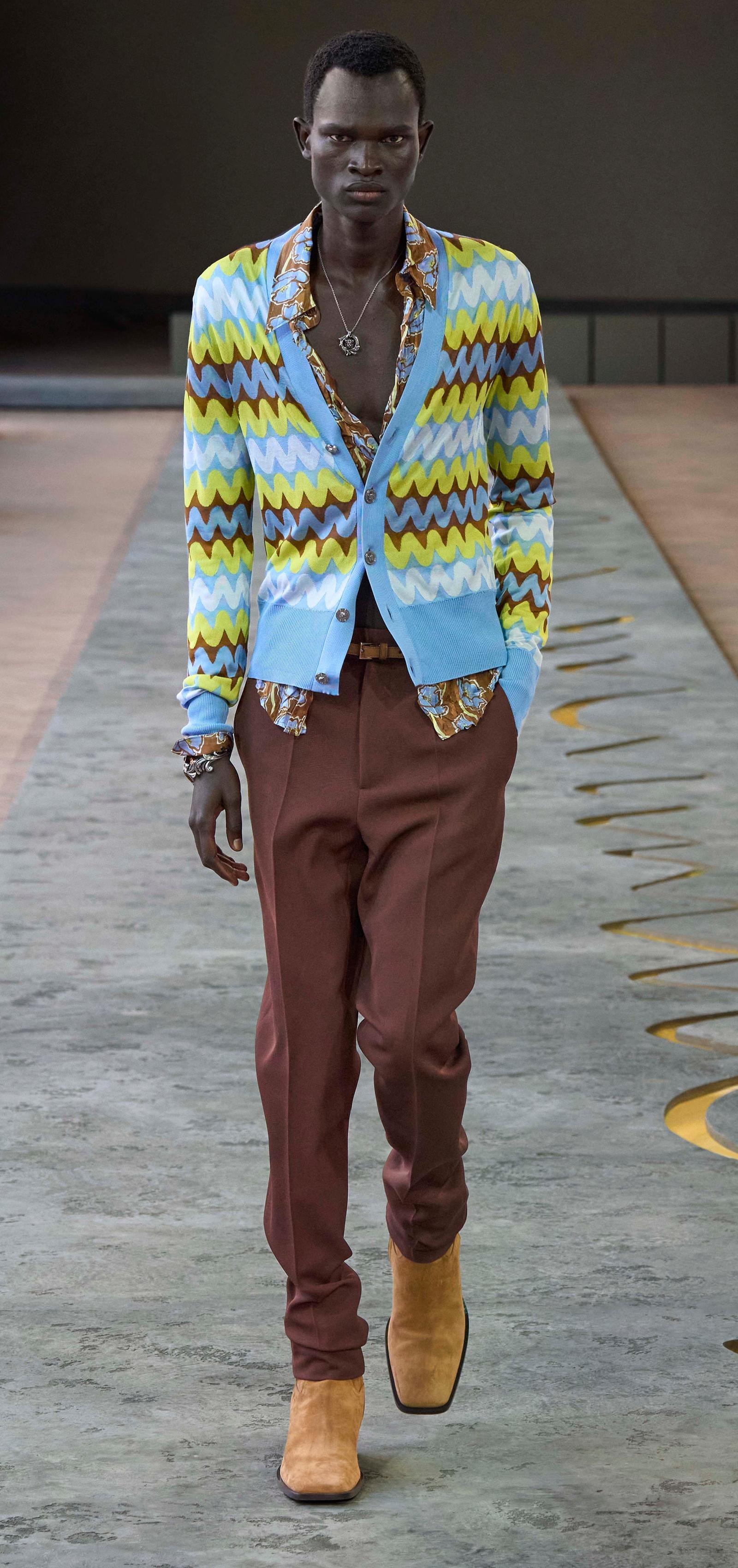 Un look Versace spring-summer 2025 (courtesy Versace)