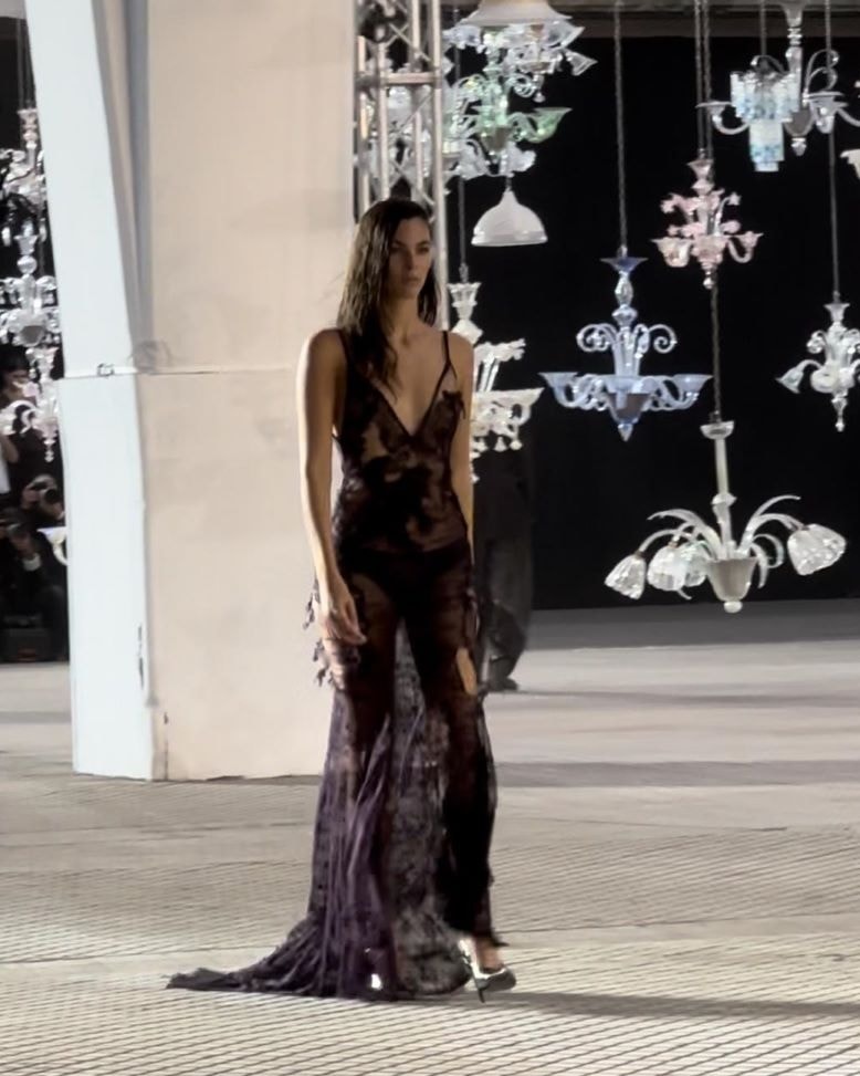 Un look The Attico spring-summer 2025 (ph Tommaso Palazzi)