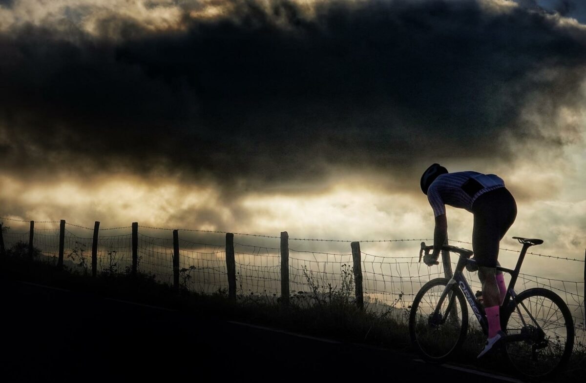Tornanti e poesia: i migliori itinerari da fare in bici