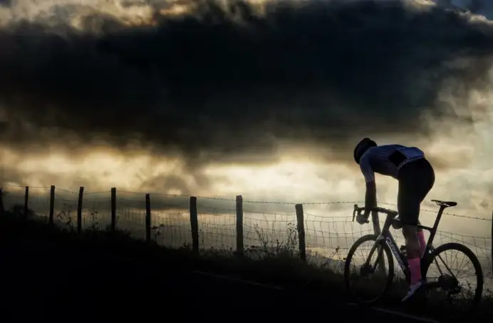 Tornanti e poesia: i migliori itinerari da fare in bici