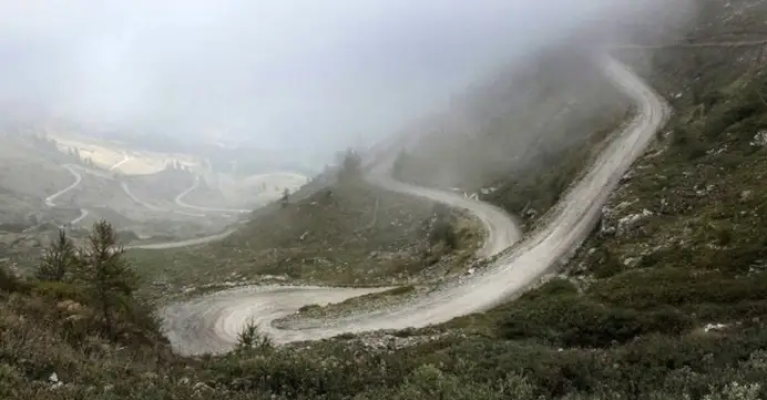 Tornanti e poesia: i migliori itinerari da fare in bici