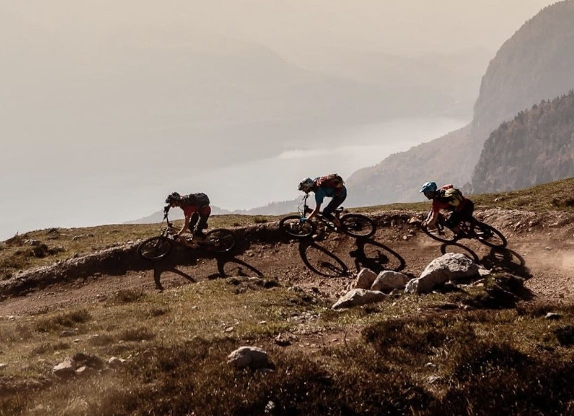 Tornanti e poesia: i migliori itinerari da fare in bici