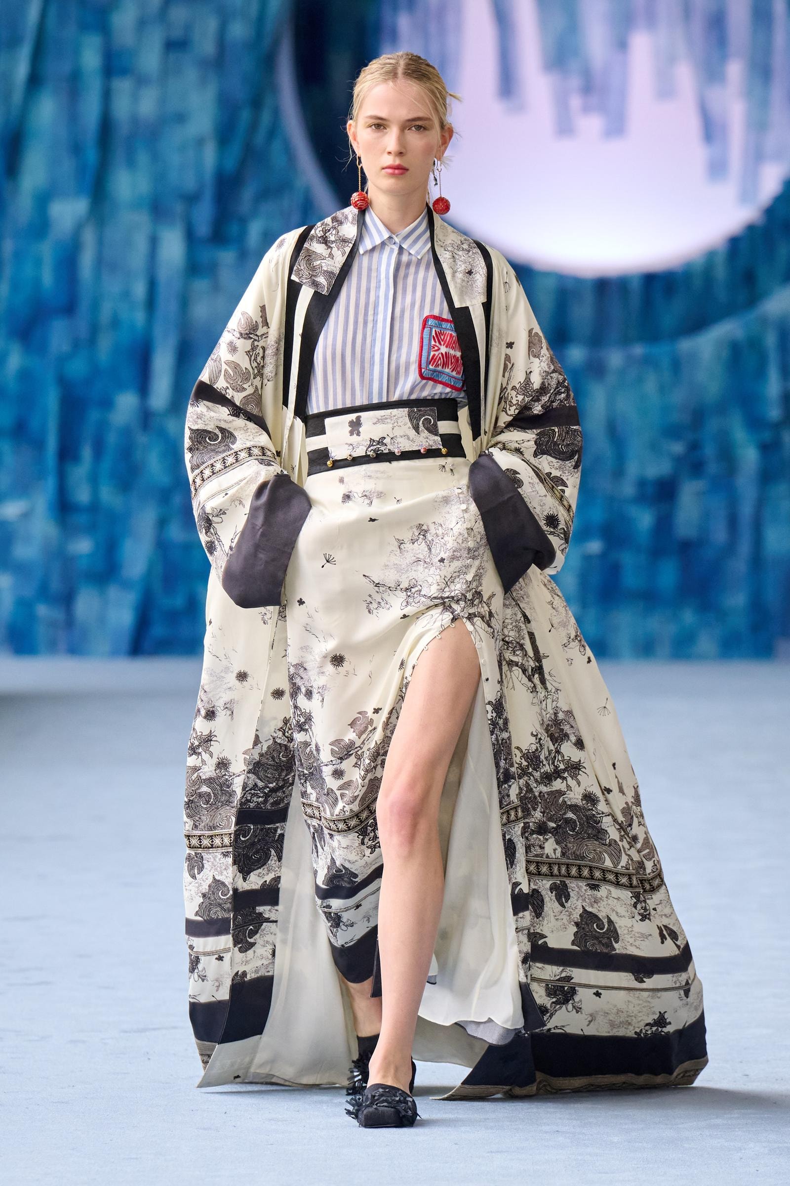 Un look Hui spring-summer 2025 (ph Stefano Masse, courtesy Hui)