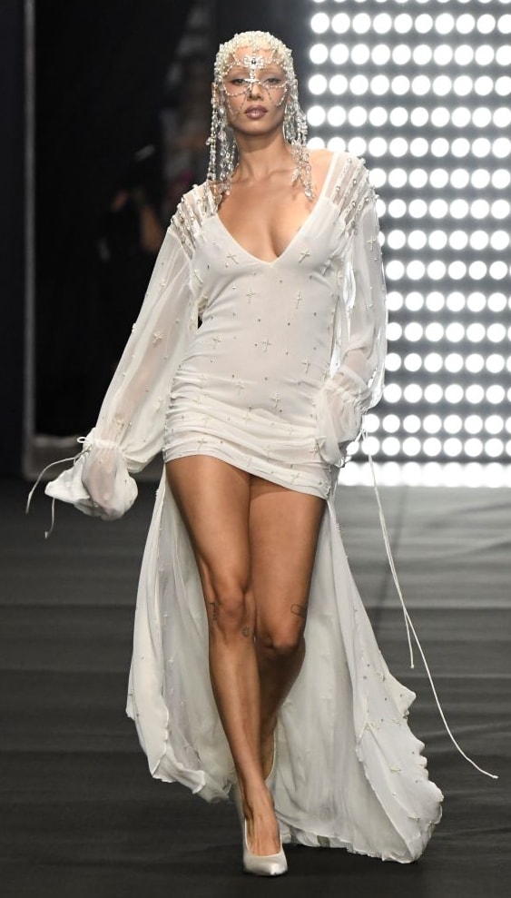 Un look Aniye Records spring-summer 2025 (ph Francesc Ten/MFF)