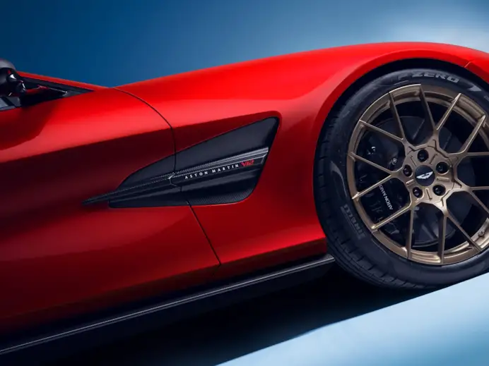 Vanquish. L’icona di Aston Martin ritorna con 835 Cavalli purosangue e velocità supersonica