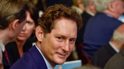 Eredit&agrave; Agnelli, orecchini da 78 milioni e la segretaria pagata in nero: cos&igrave; John Elkann gestiva i beni di Donna Marella