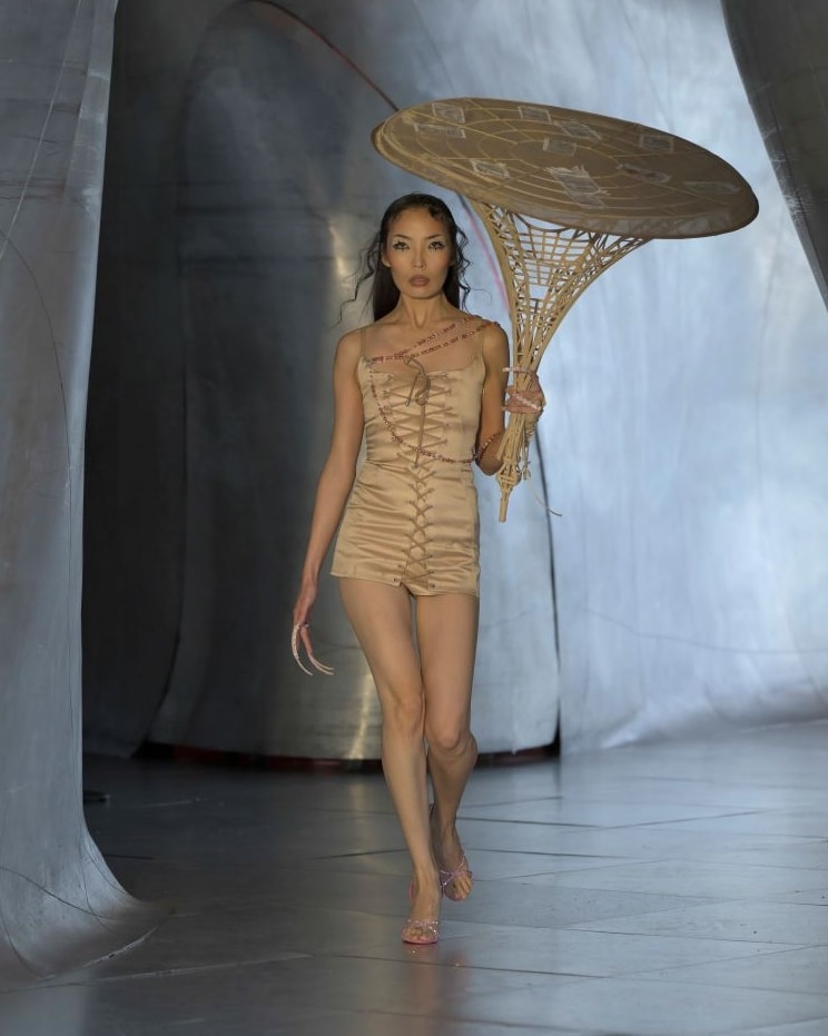 Un look Weinsanto spring-summer 2025 (ph Francesc Ten/MFF)