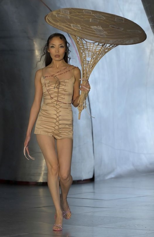 Un look Weinsanto spring-summer 2025 (ph Francesc Ten/MFF)
