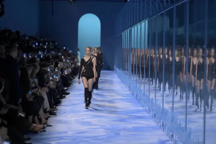 Il finale dello show spring-summer 2025 di Dior (ph Francesc Ten/MFF)