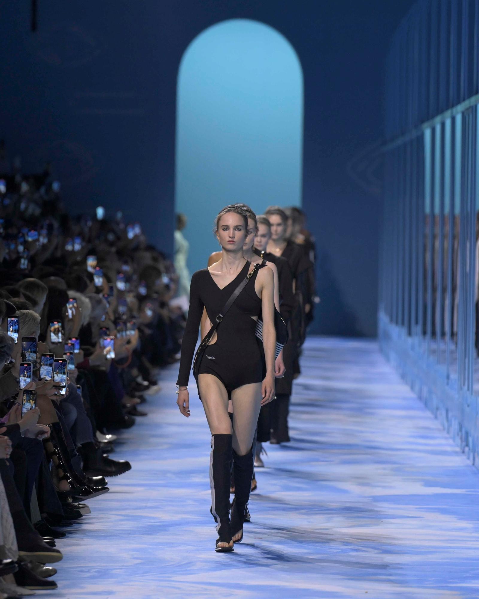 Il finale dello show spring-summer 2025 di Dior (ph Francesc Ten/MFF)