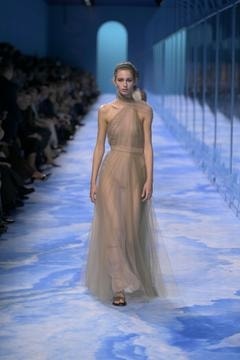 Un look Dior spring-summer 2025 (ph Francesc Ten/MFF)