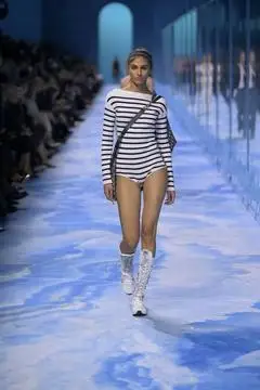 Un look Dior spring-summer 2025 (ph Francesc Ten/MFF)