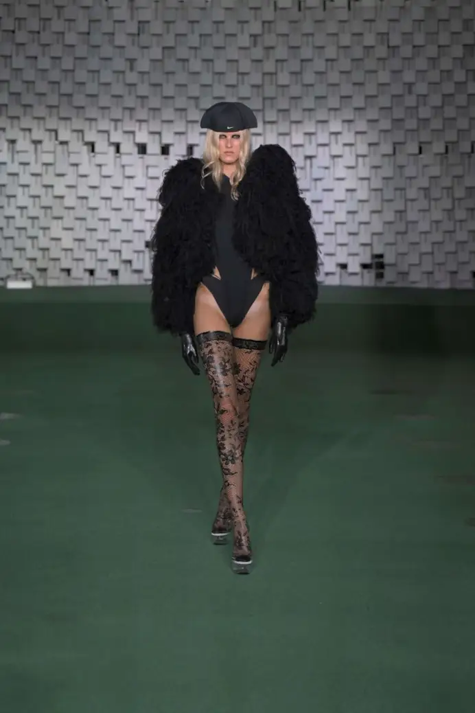 Un look spring-summer 2025 di Luis de Javier (ph Francesc Ten/MFF)