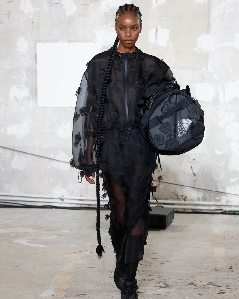 Un look Cecilie Bahnsen spring-summer 2025 (ph Francesc Ten/MFF)