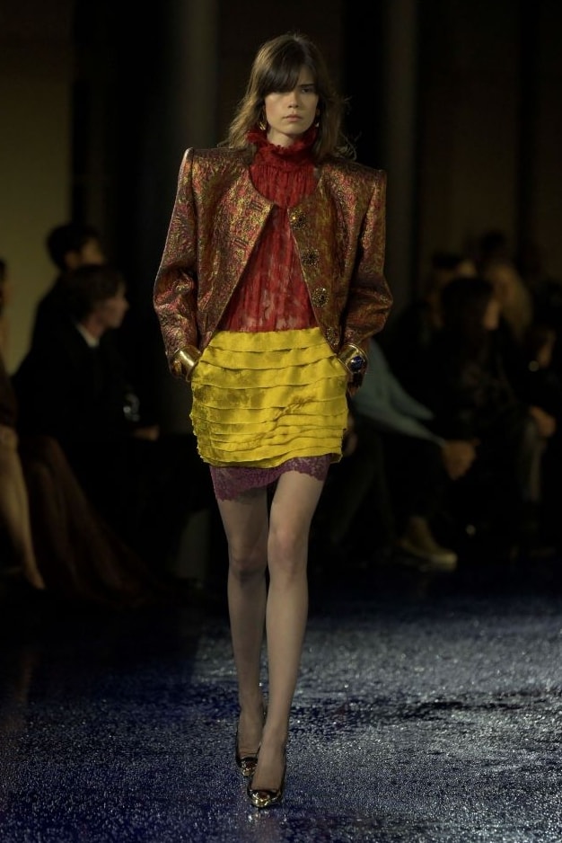 Un look Saint Laurent spring-summer 2025 (ph Francesc Ten/MFF)