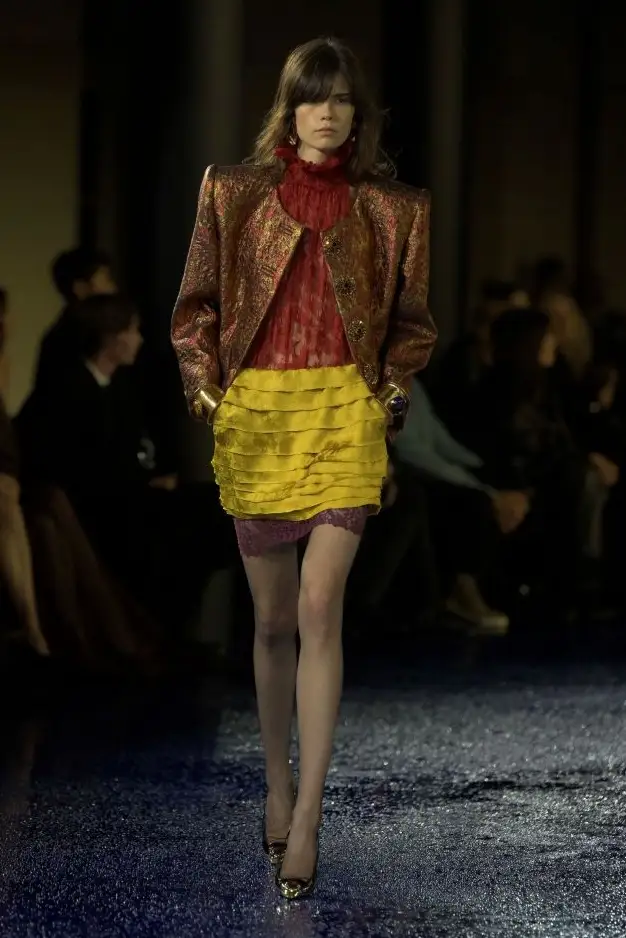 Un look Saint Laurent spring-summer 2025 (ph Francesc Ten/MFF)