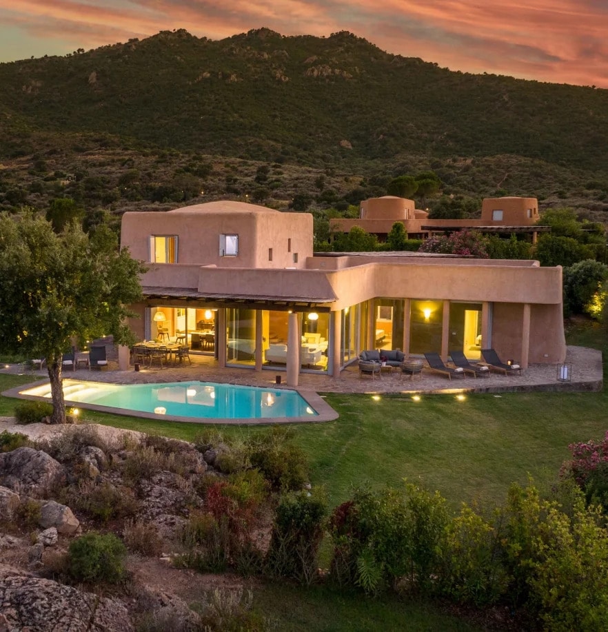 Lux,  una delle ville dell'Is Molas Resort.