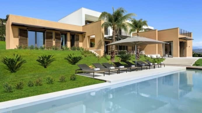 Le Rocco Forte Private Villas, a pochi chilometri da Sciacca. Quattro tipologie di unità, tutte con piscina. Da 2.390.000 euro. Knight Frank.