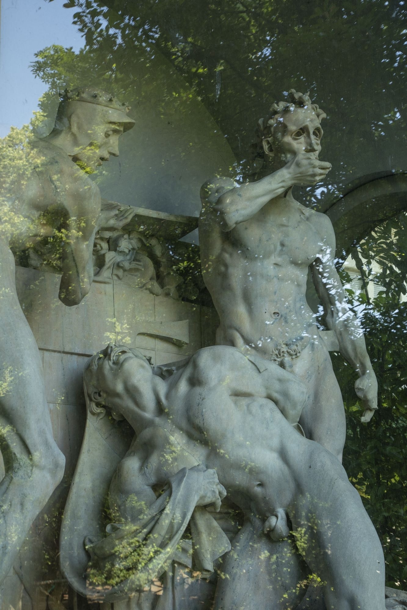 Fontana della Trilogia: Il Santo, il Giovane, la Saggezza, il capolavoro dello scultore milanese Adolfo Wildt, nel giardino di Villa Reale, al GAM, la Galleria d’Arte Moderna, in via Palestro