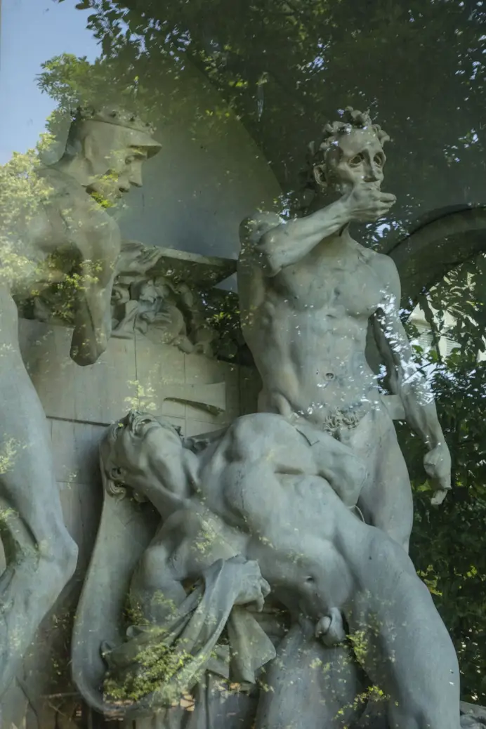Fontana della Trilogia: Il Santo, il Giovane, la Saggezza, il capolavoro dello scultore milanese Adolfo Wildt, nel giardino di Villa Reale, al GAM, la Galleria d’Arte Moderna, in via Palestro