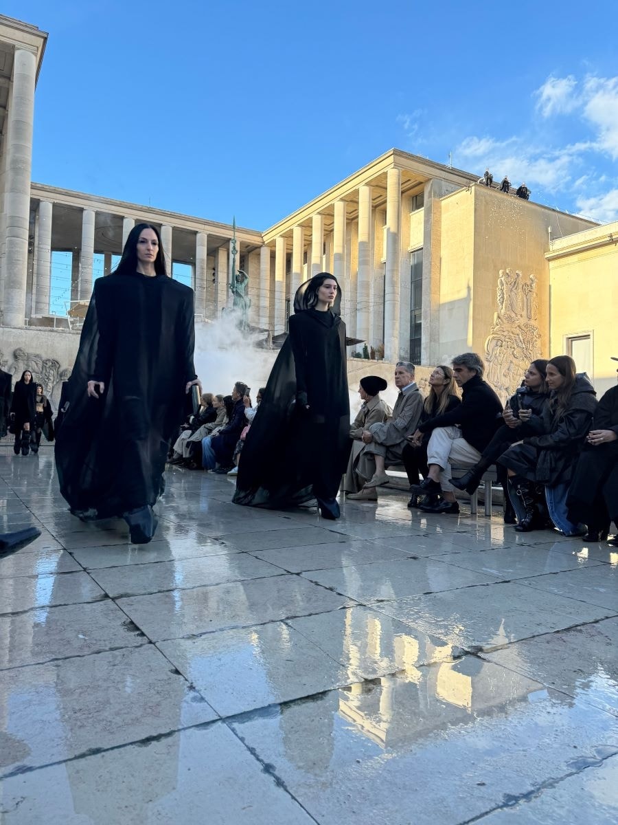 Un momento dello show spring-summer 2025 di Rick Owens (ph Stefano Roncato)