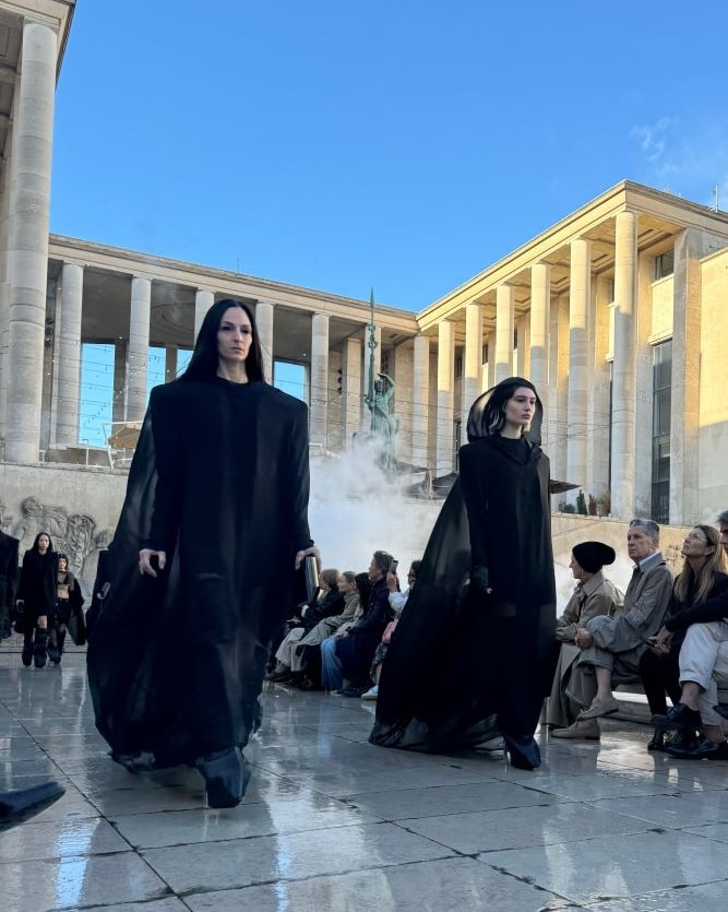 L’epopea in black di Rick Owens alla Paris fashion week