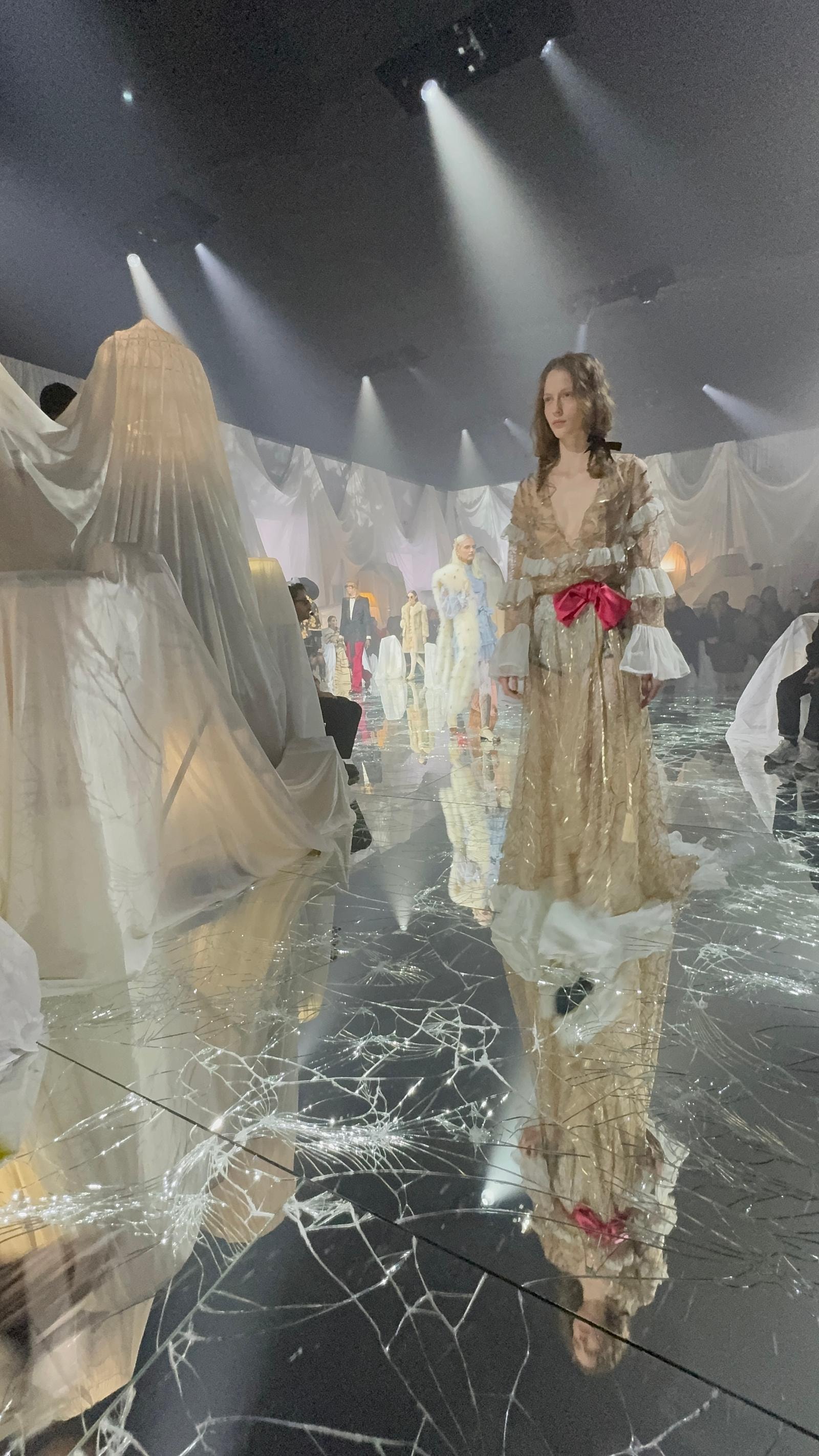 Un look Valentino spring-summer 2025 (ph Stefano Roncato)