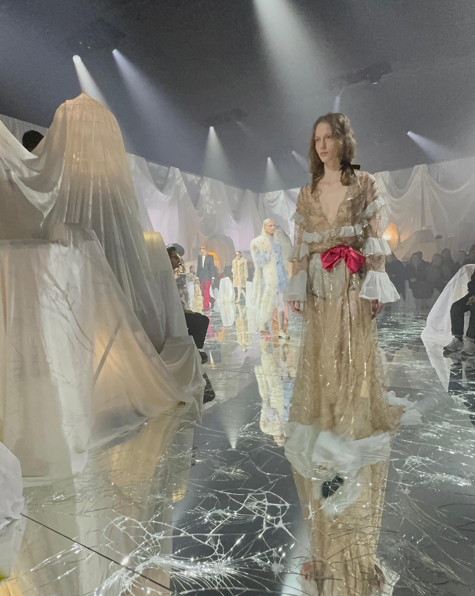 Un look Valentino spring-summer 2025 (ph Stefano Roncato)