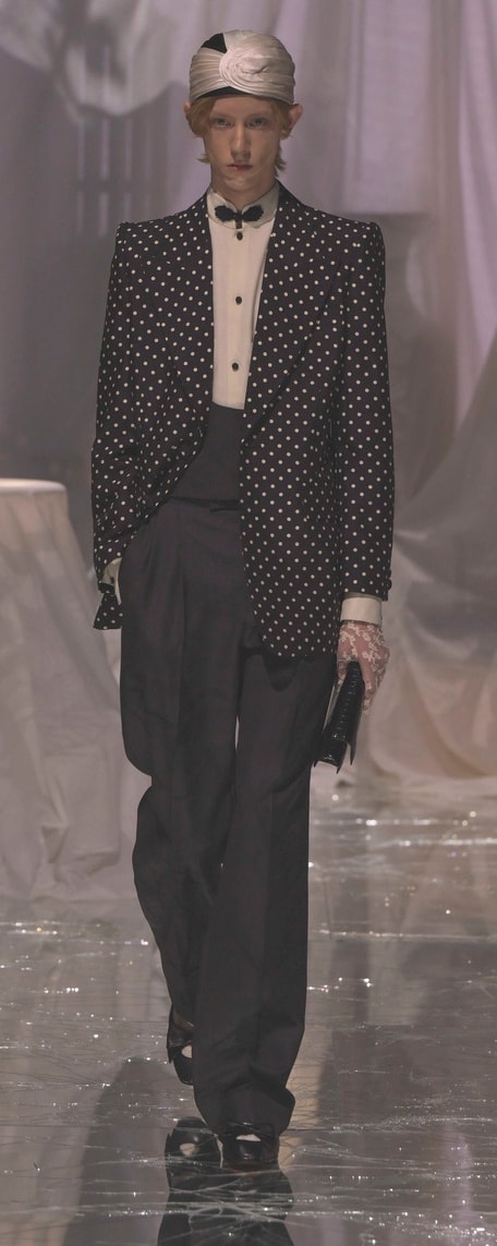 Un look Valentino spring-summer 2025 (ph Francesc Ten/MFF)