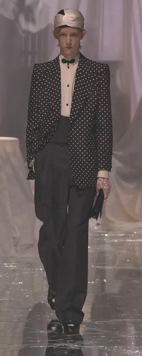 Un look Valentino spring-summer 2025 (ph Francesc Ten/MFF)