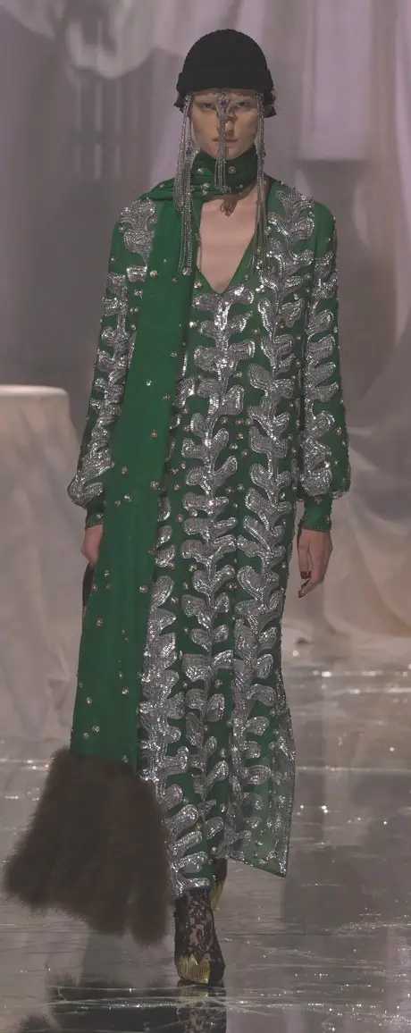 Un look Valentino spring-summer 2025 (ph Francesc Ten/MFF)