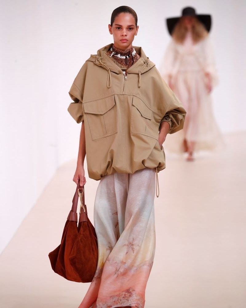 Un look Zimmermann spring-summer 2025 (ph Francesc Ten/MFF)