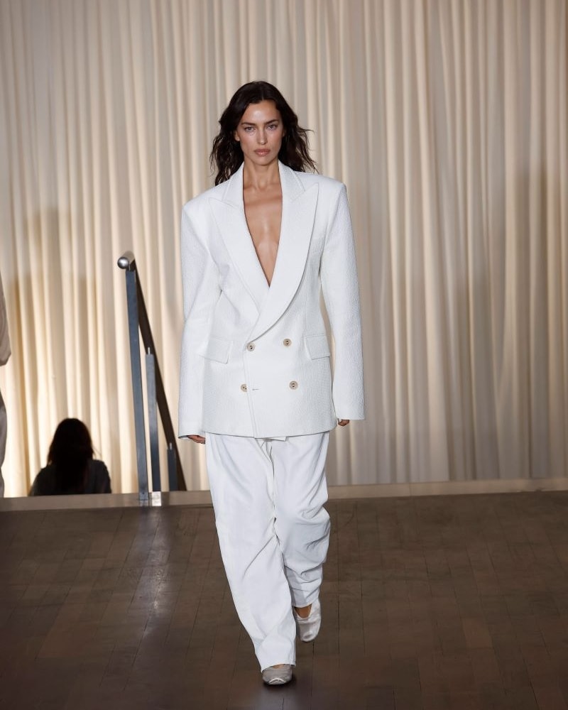 Una look Vivienne Westwood spring-summer 2025 (ph Francesc Ten/MFF)