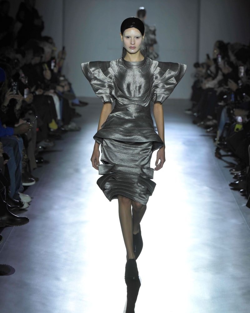 Un look Junya Watanabe??????????????????????????????????????????????????????????????????????????????????????????????????????????????????????????????????????????????????????????????????????????????????????????????????????????????????????????????????????????????????????????????????????????????????????????????????????????????????????????????????????????????????????????????????????????????????? spring-summer 2025 (ph Francesc Ten/MFF)