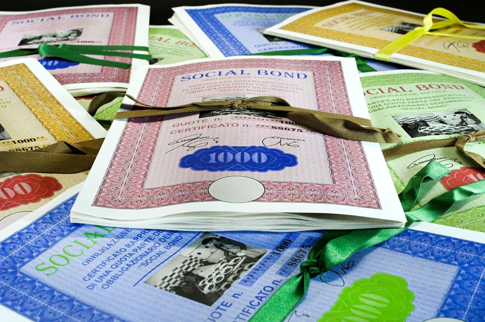SOCIAL BOND TITOLI INVESTIMENTO OBBLIGAZIONE OBBLIGAZIONI