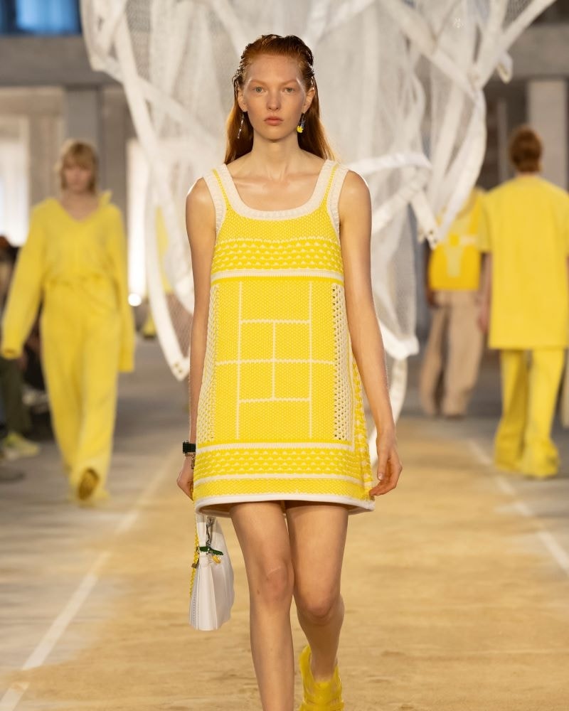 Un look Lacoste spring-summer 2025 (ph Francesc Ten/MFF)