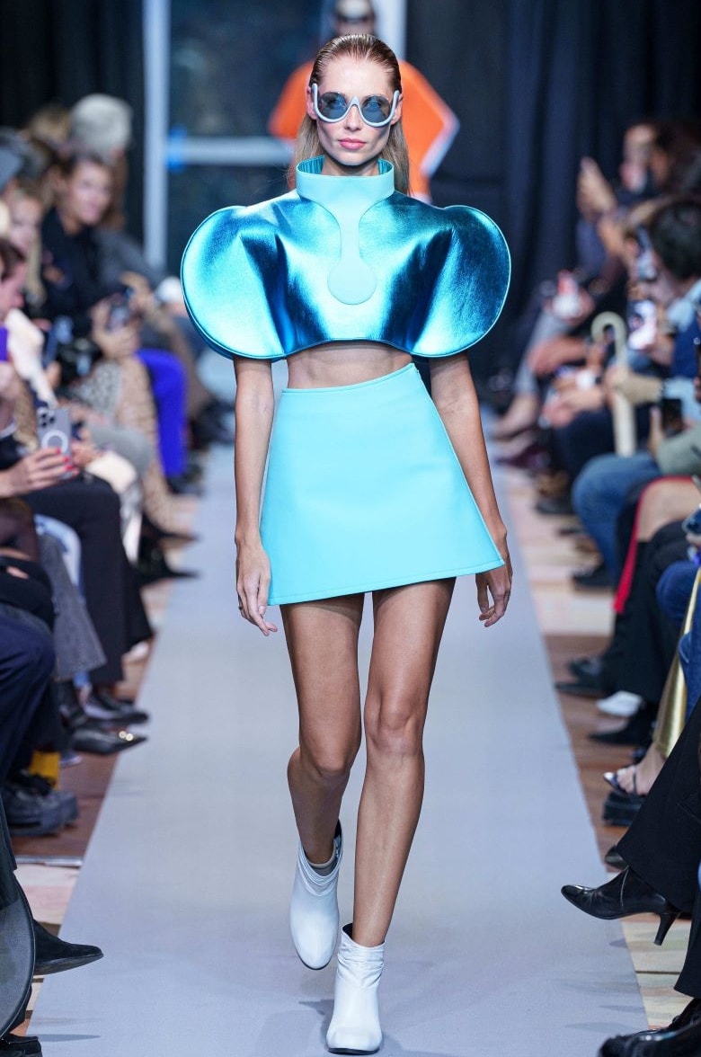 Un look Pierre Cardin spring-summer 2025 (ph Francesc Ten/MFF)