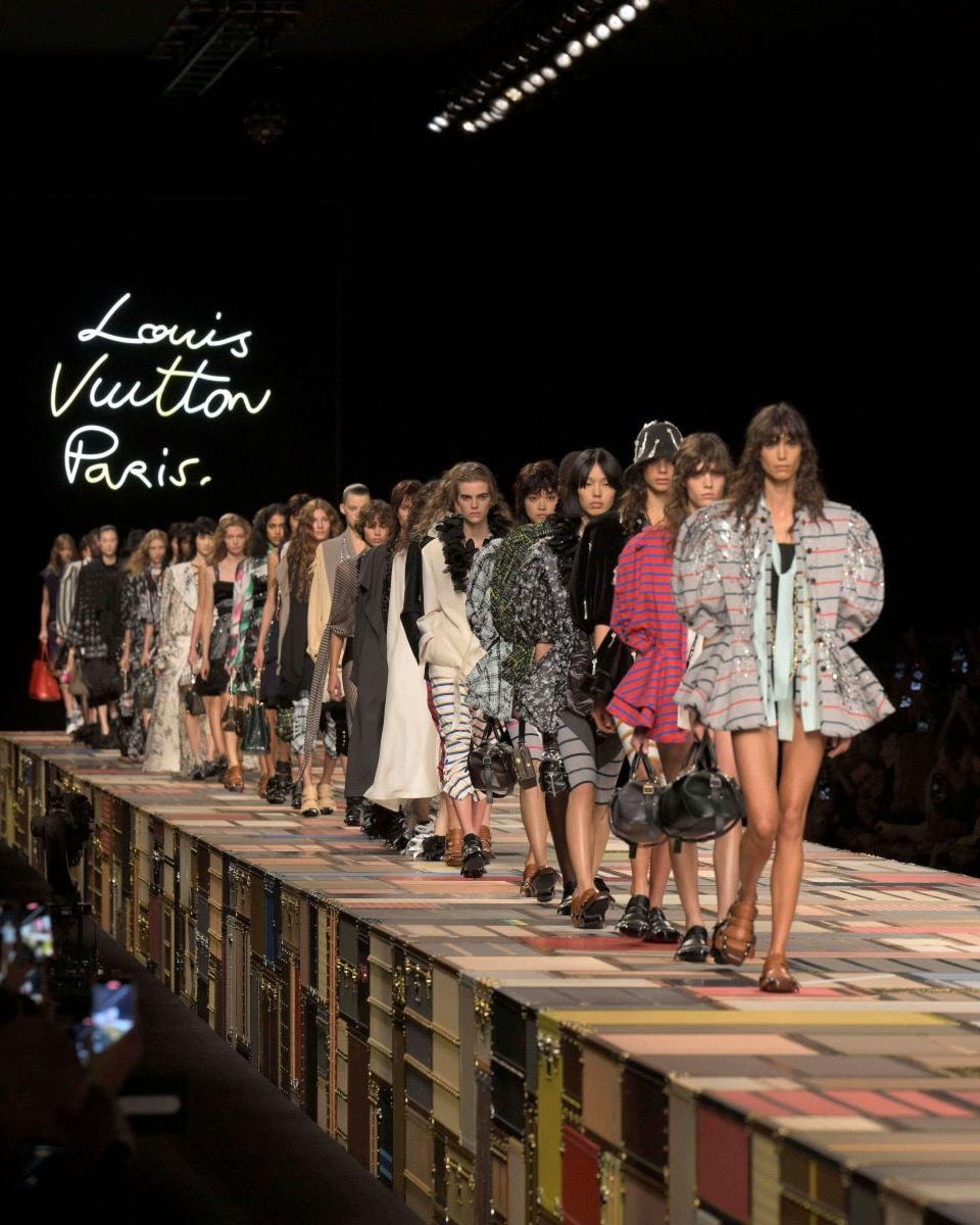 Il finale dello show Louis Vuitton spring-summer 2025 (ph Francesc Ten/MFF)