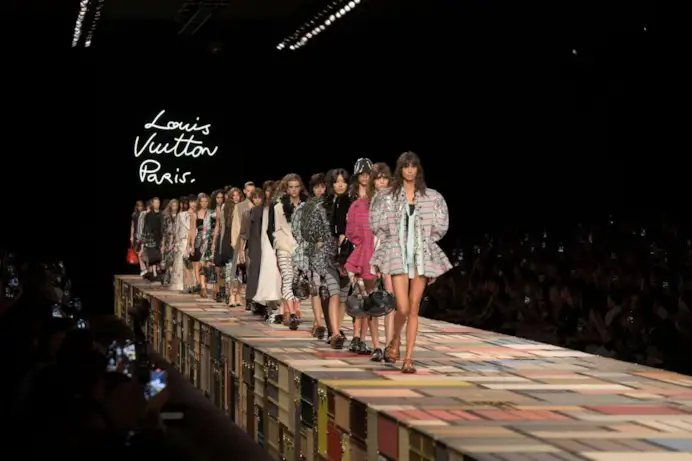 Il finale dello show Louis Vuitton spring-summer 2025 (ph Francesc Ten/MFF)