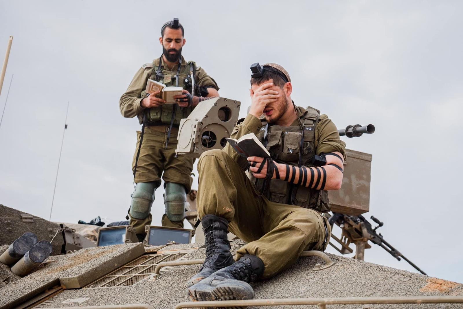 Soldati israeliani in preghiera